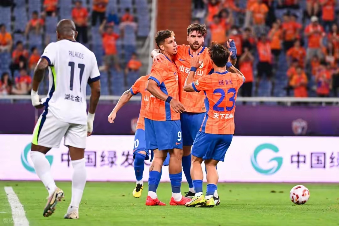 德国杯赛程吃紧；上海海港清晨临场应变；底气十足；赛程密集仍需轮换的简单介绍